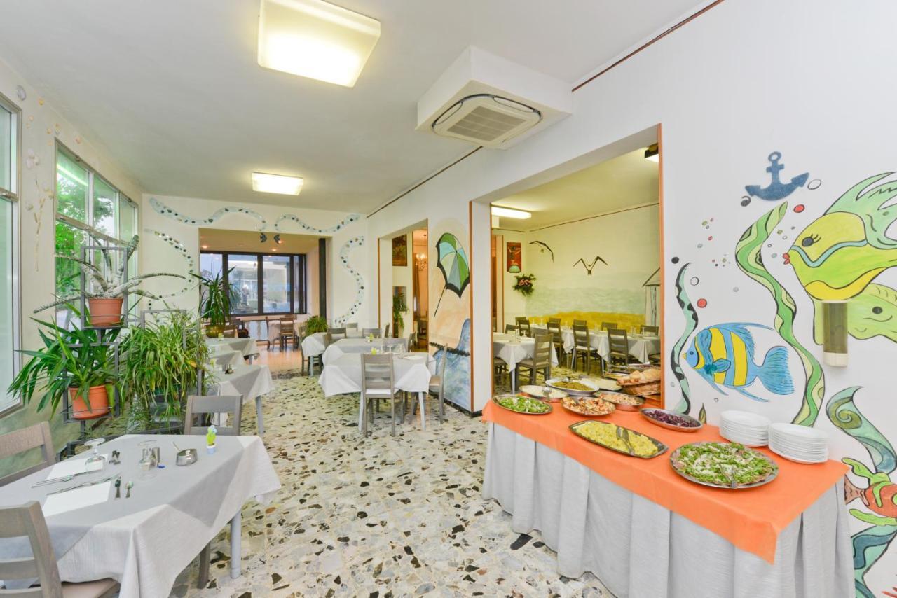 Hotel Flora Capri Чезенатико Экстерьер фото